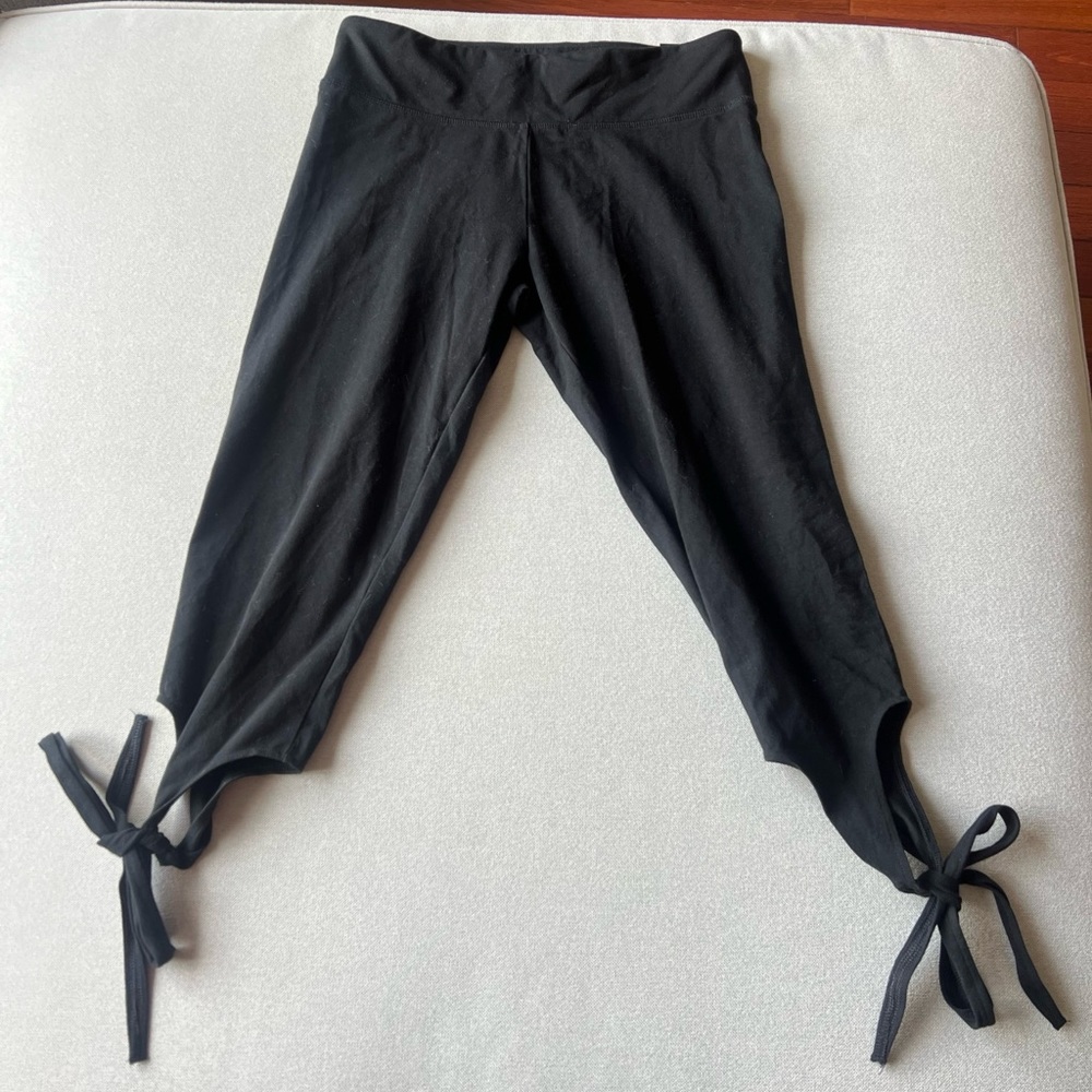 Women’s Victoria’s Secret Victoria Sport Black Ankle Tie Crop Capri Leggings